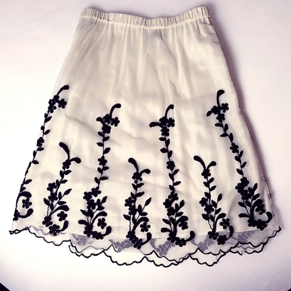 Anthropologie Dresses & Skirts - Scalloped Beige Skirt w Black Lace - tres chic!